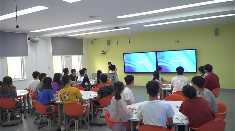 尊龙时凯黄淮学院智慧教室：集中控制一键管理教室